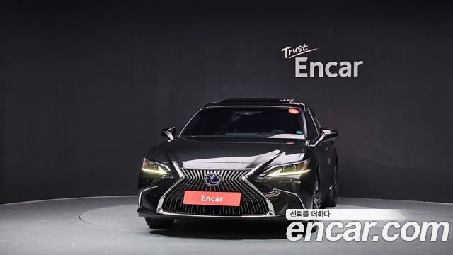 Лексус ES300h 2019 — миниатюра 3