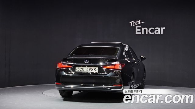 Лексус ES300h 2019 — миниатюра 4