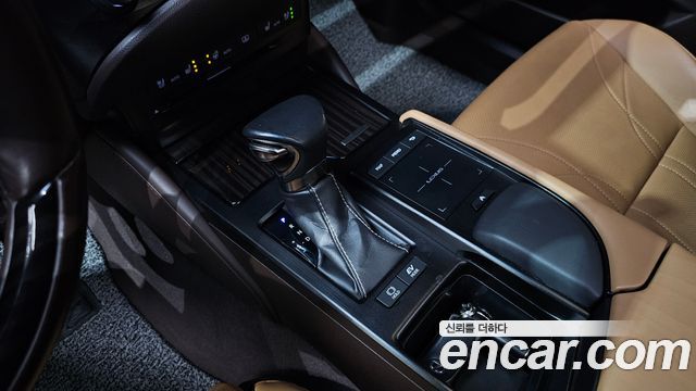 Лексус ES300h 2019 — миниатюра 9
