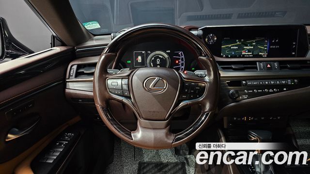 Лексус ES300h 2019 — миниатюра 13