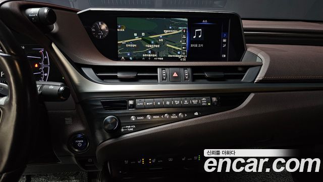 Лексус ES300h 2019 — миниатюра 14