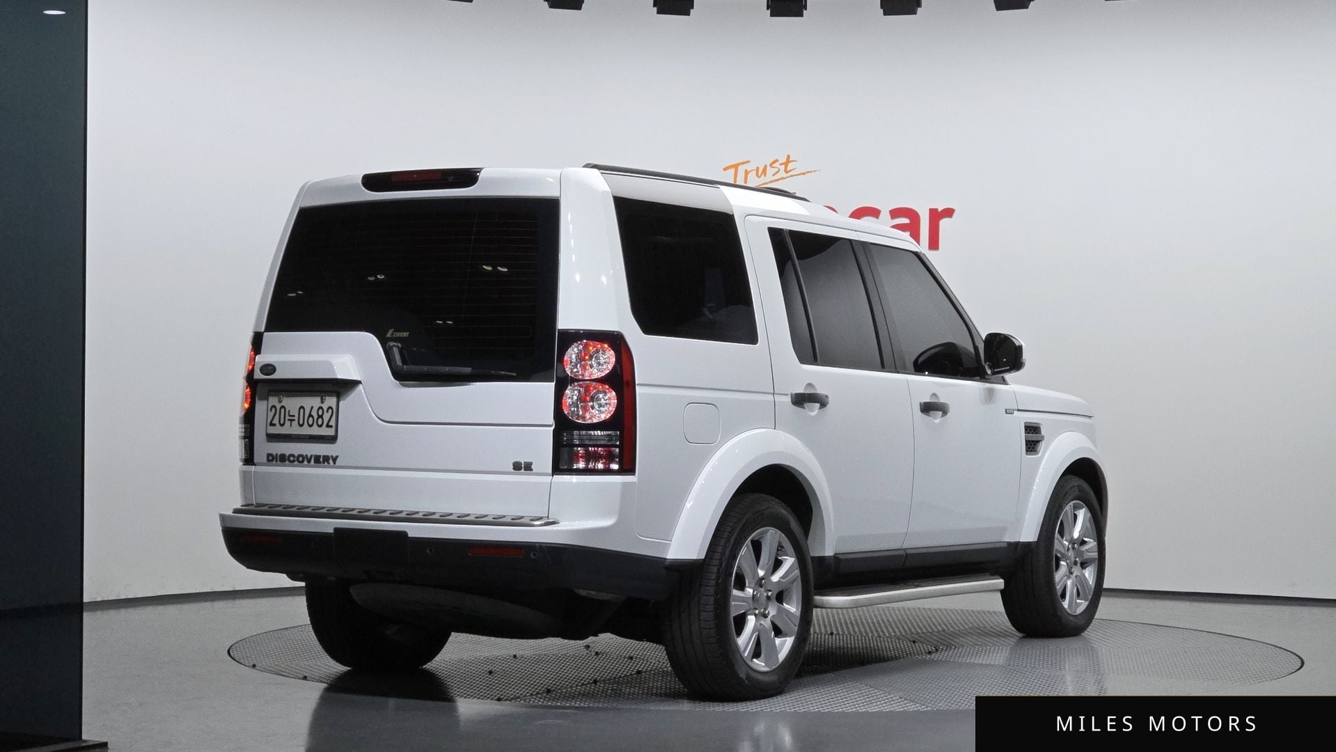 Land Rover Discovery 2016 — миниатюра 2