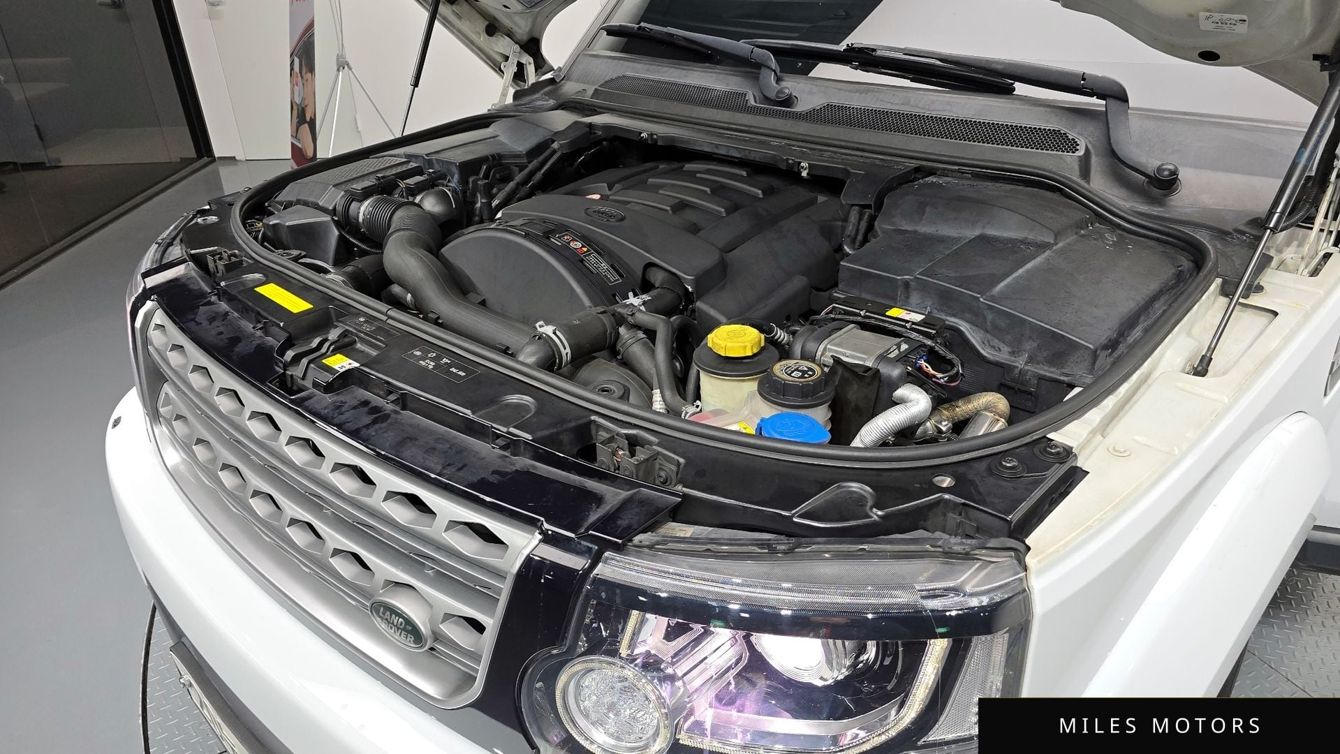 Land Rover Discovery 2016 — миниатюра 6