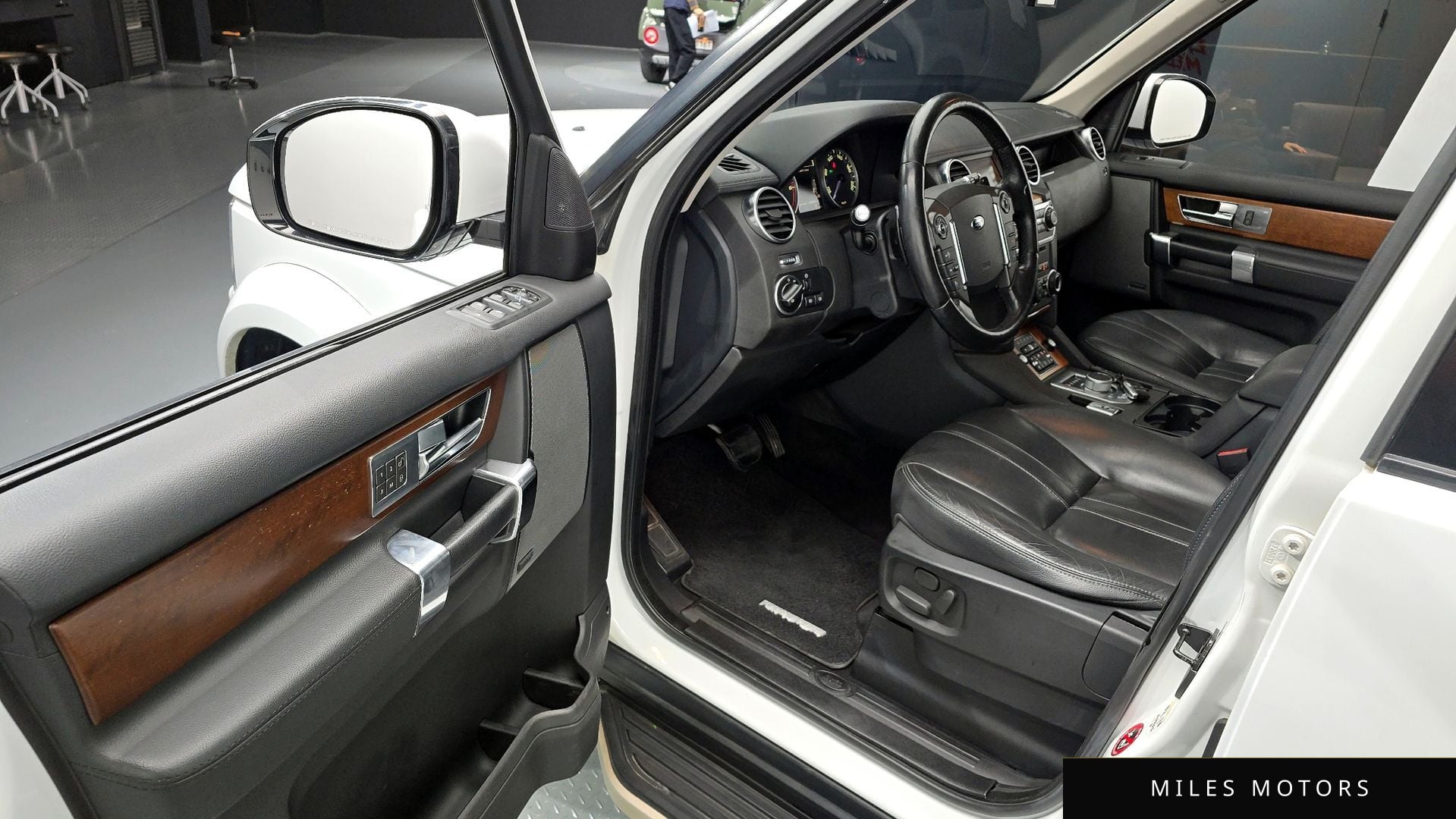 Land Rover Discovery 2016 — миниатюра 10