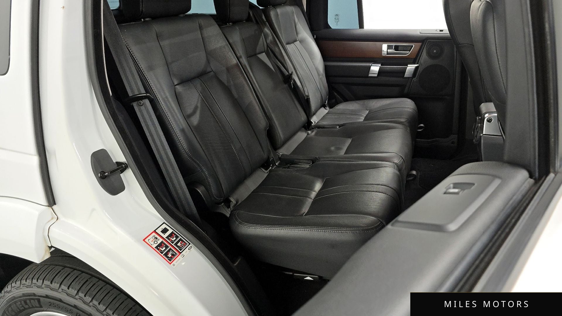 Land Rover Discovery 2016 — миниатюра 12