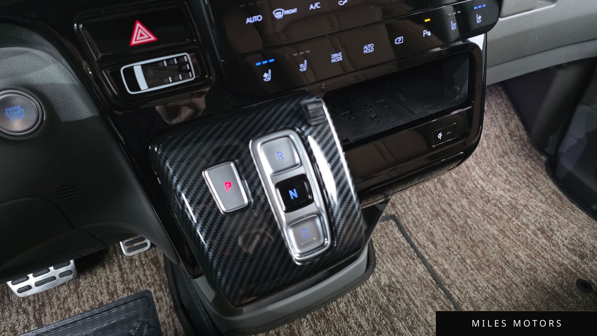 Hyundai Staria 2022 — миниатюра 9