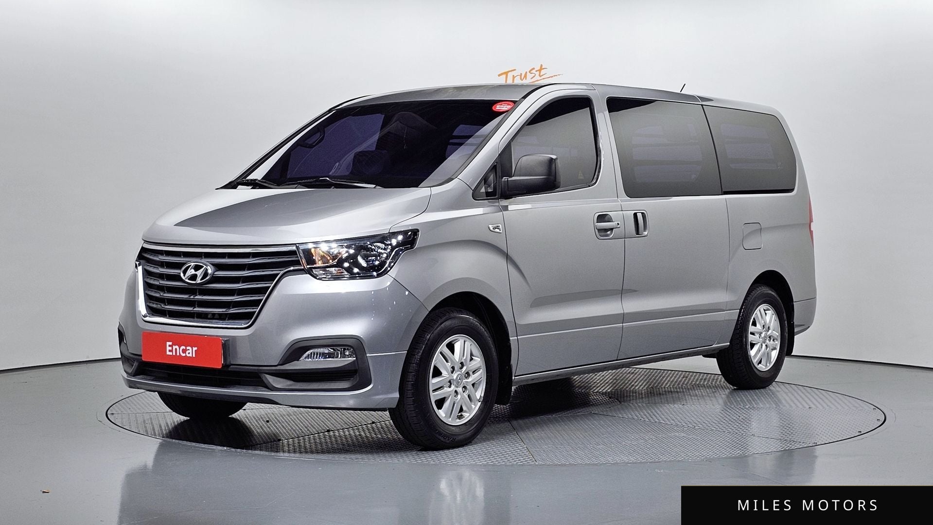Hyundai Starex 2019 — фото 1 из 12