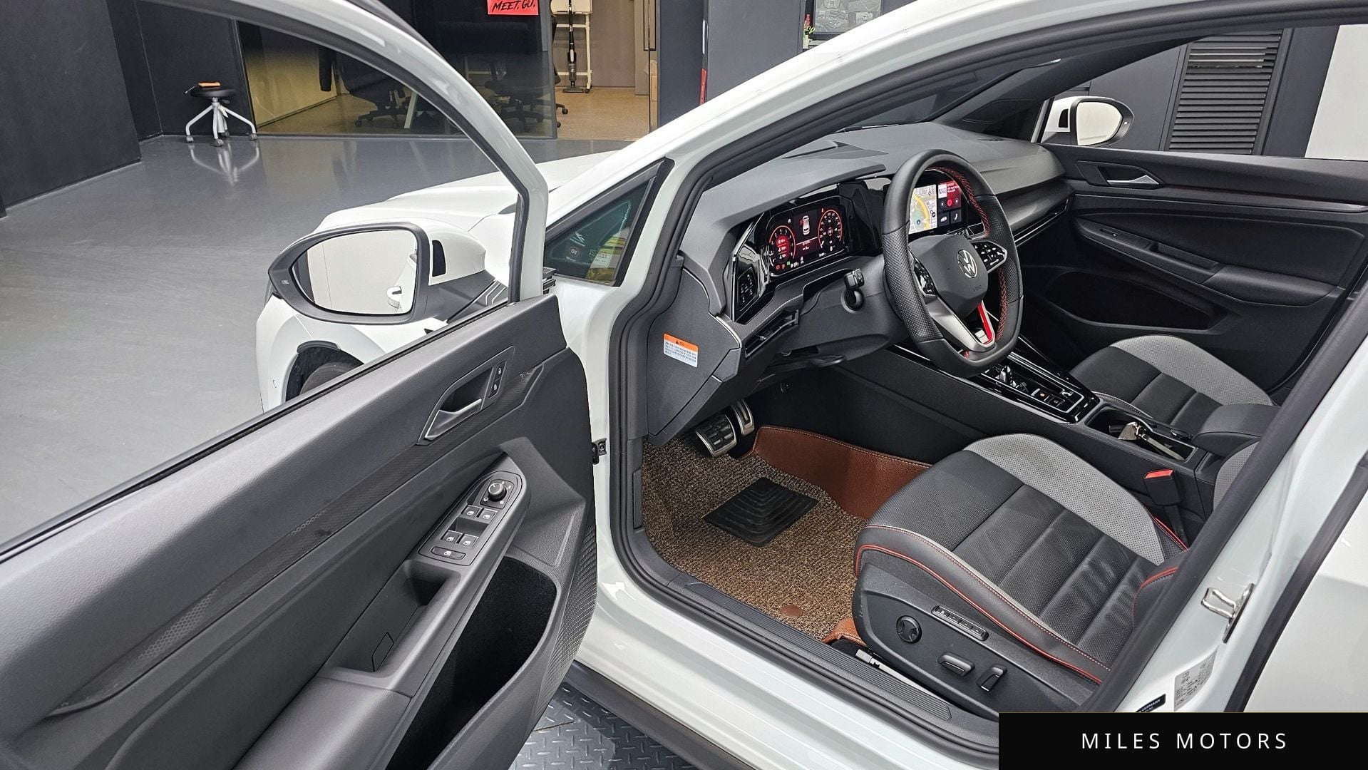 Volkswagen 골프 2024 — миниатюра 10