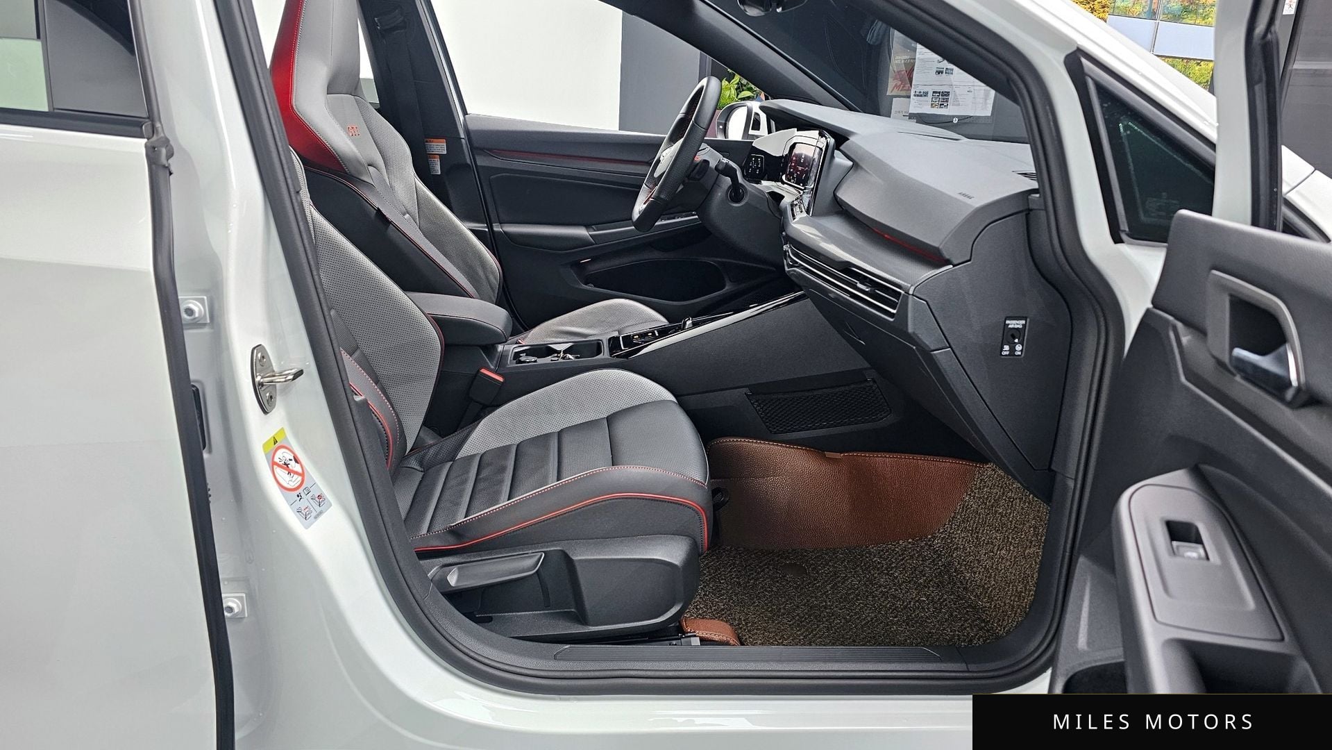 Volkswagen 골프 2024 — миниатюра 11