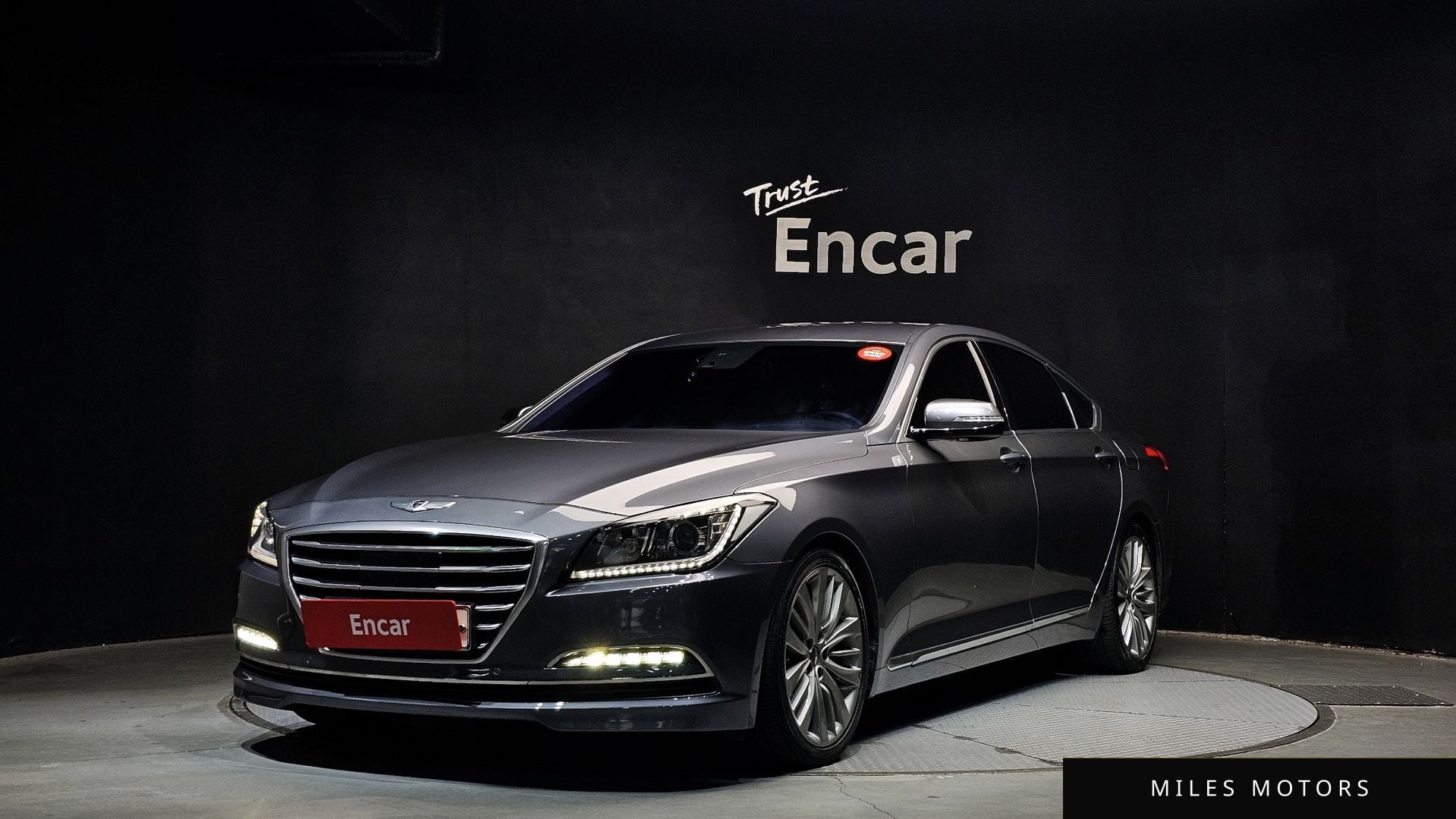 Hyundai Genesis 2016 — фото 1 из 12