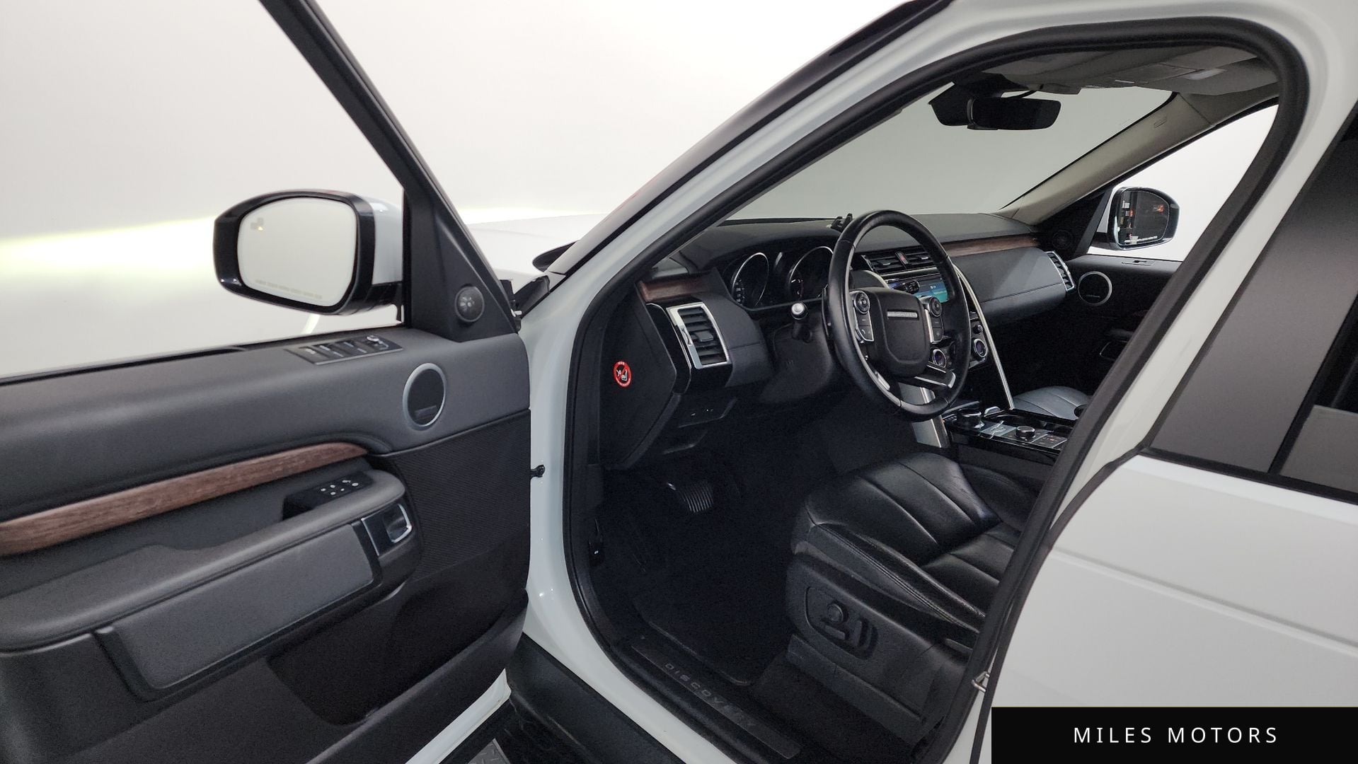 Land Rover Discovery 2017 — миниатюра 10