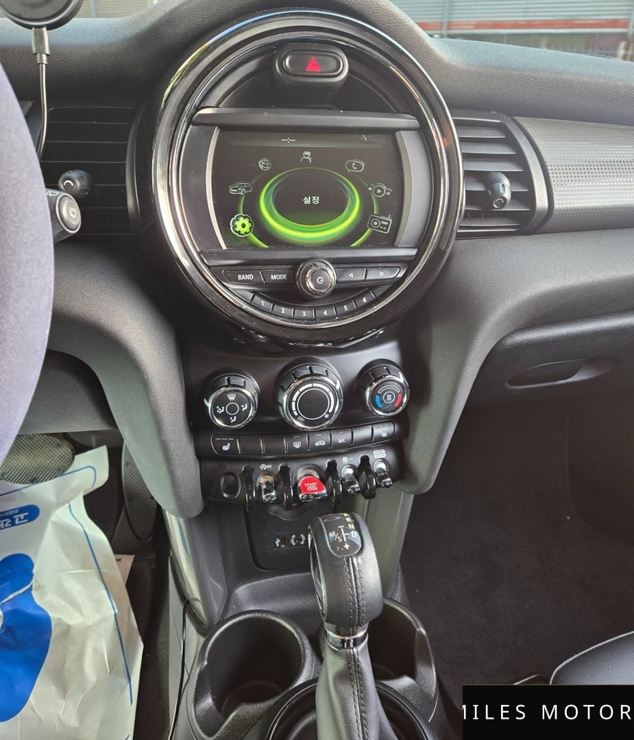 MINI Cooper 2018 — миниатюра 9