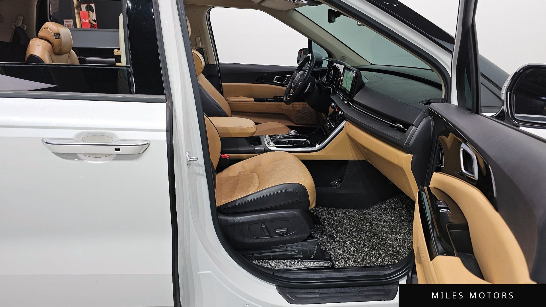 Kia Carnival 2023 — миниатюра 11