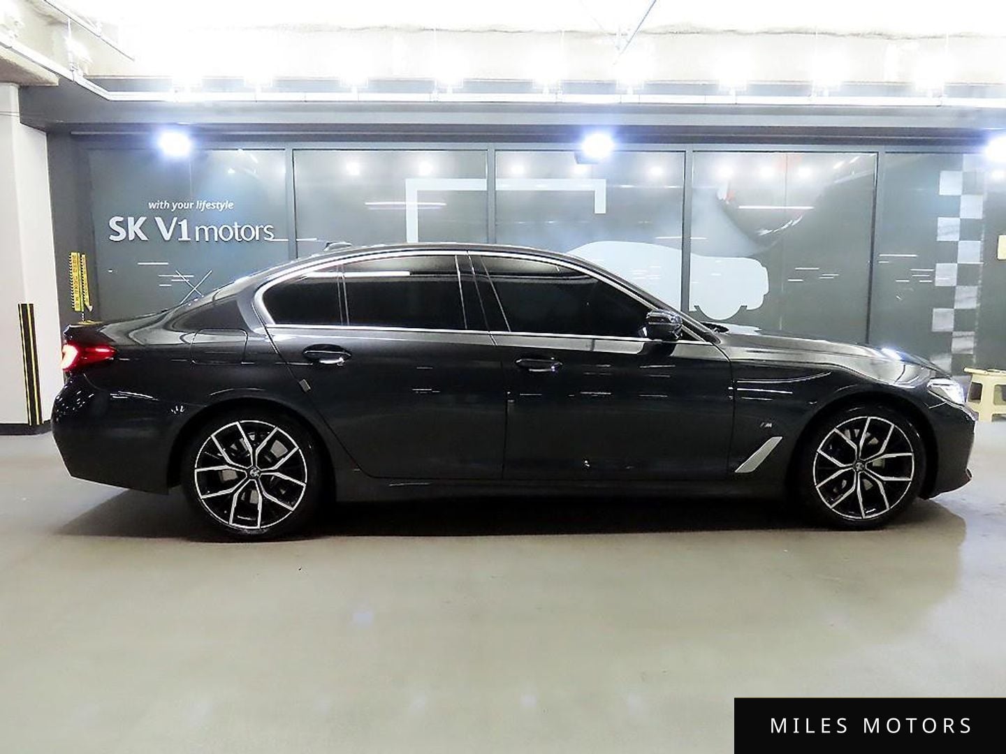 BMW 5 Series (G30) 2022 — миниатюра 3