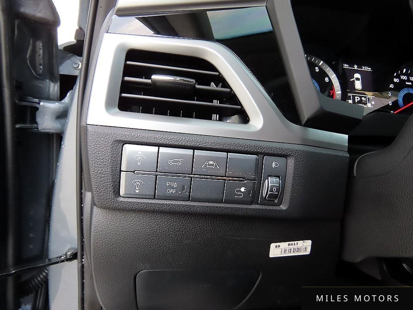 KG Mobility Beautiful Korando 2024 — миниатюра 12