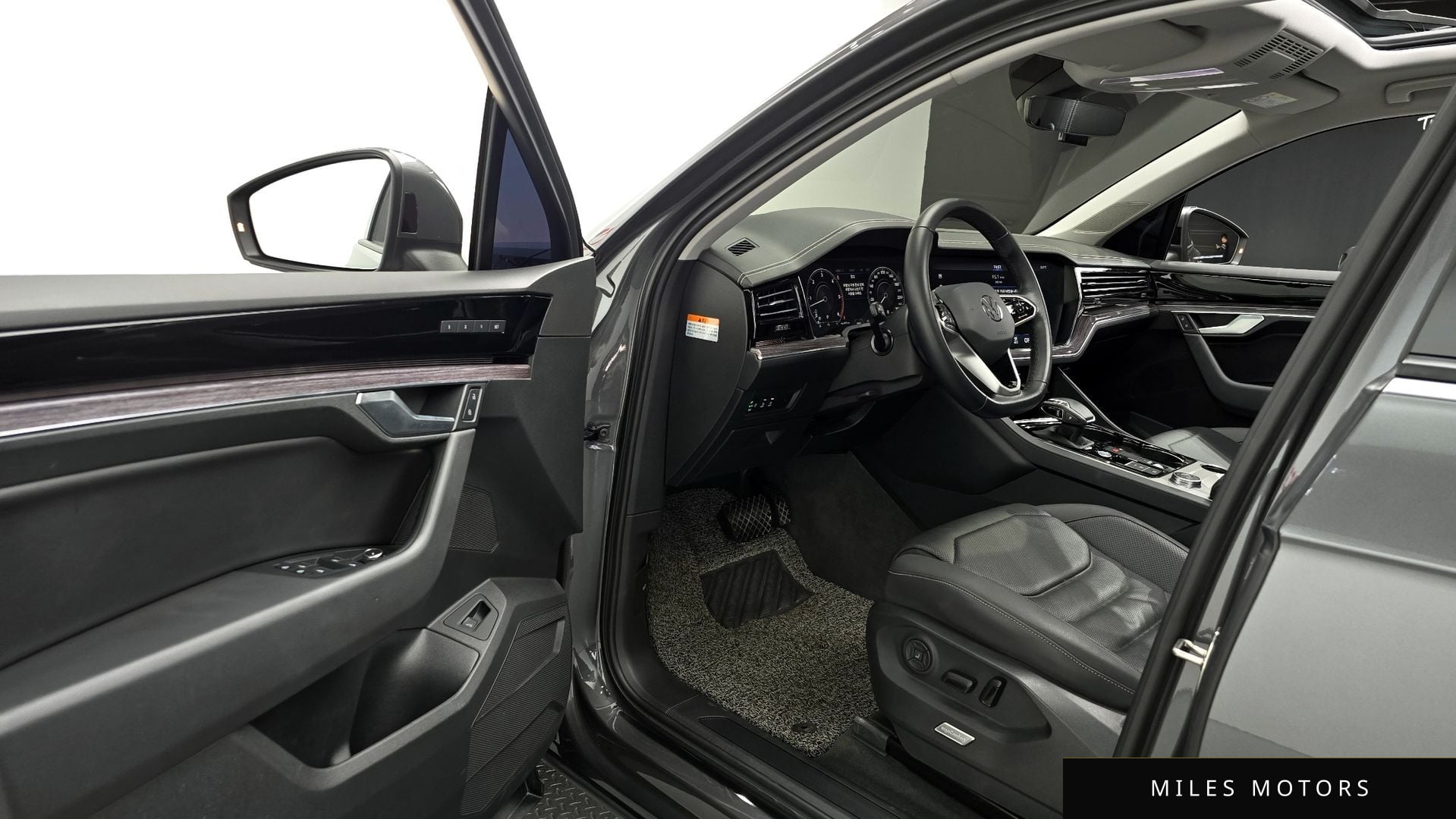 Volkswagen Touareg 2023 — миниатюра 11