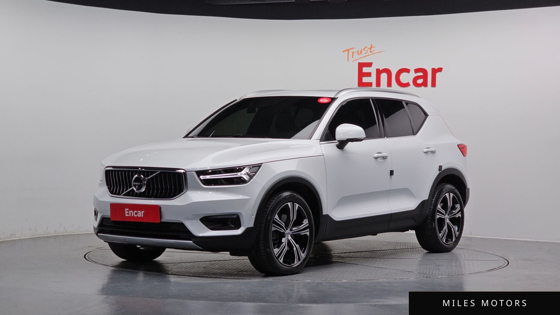 Volvo XC40 2021 — фото 1 из 12