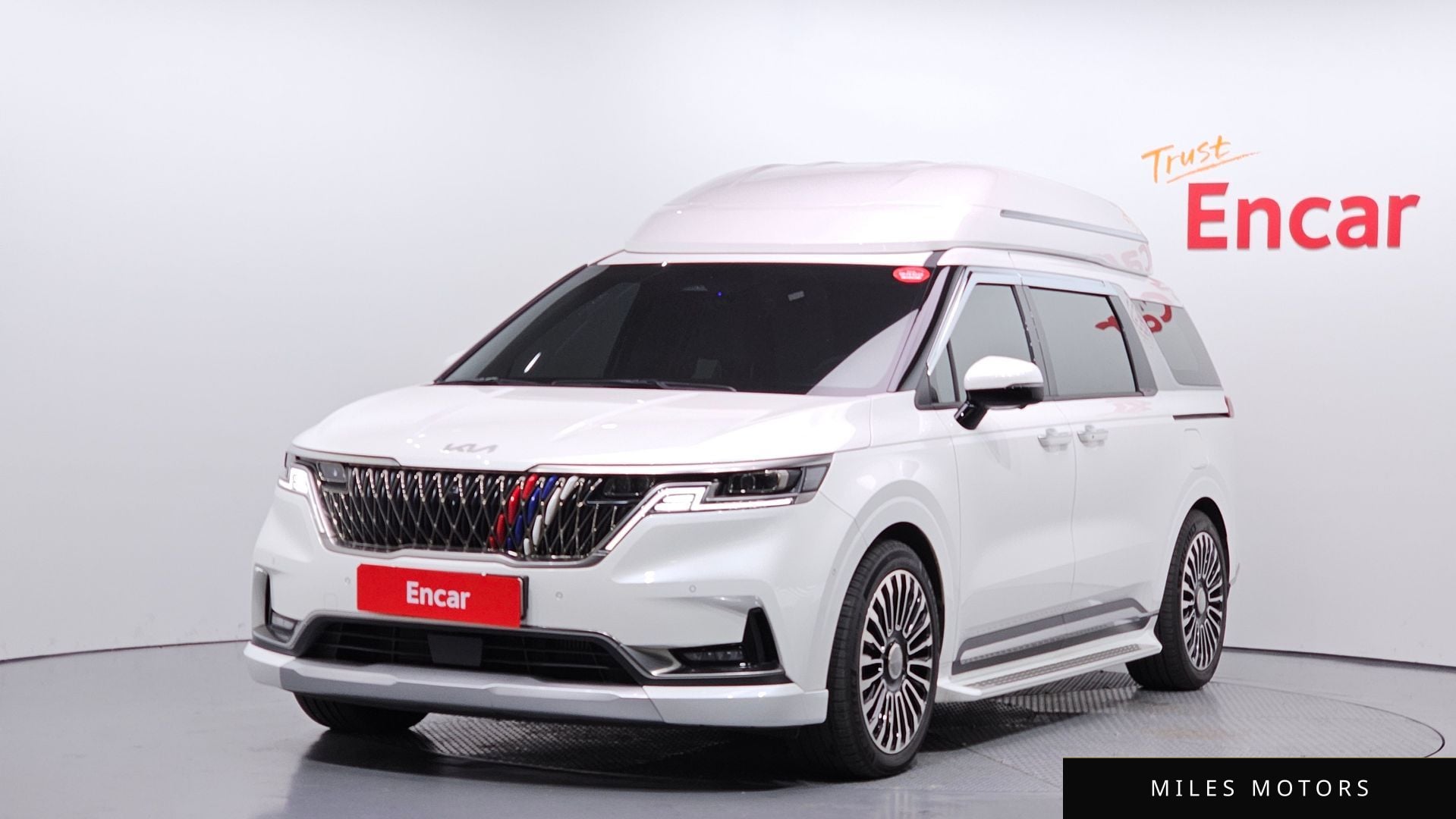Kia Carnival 2023 — фото 1 из 12