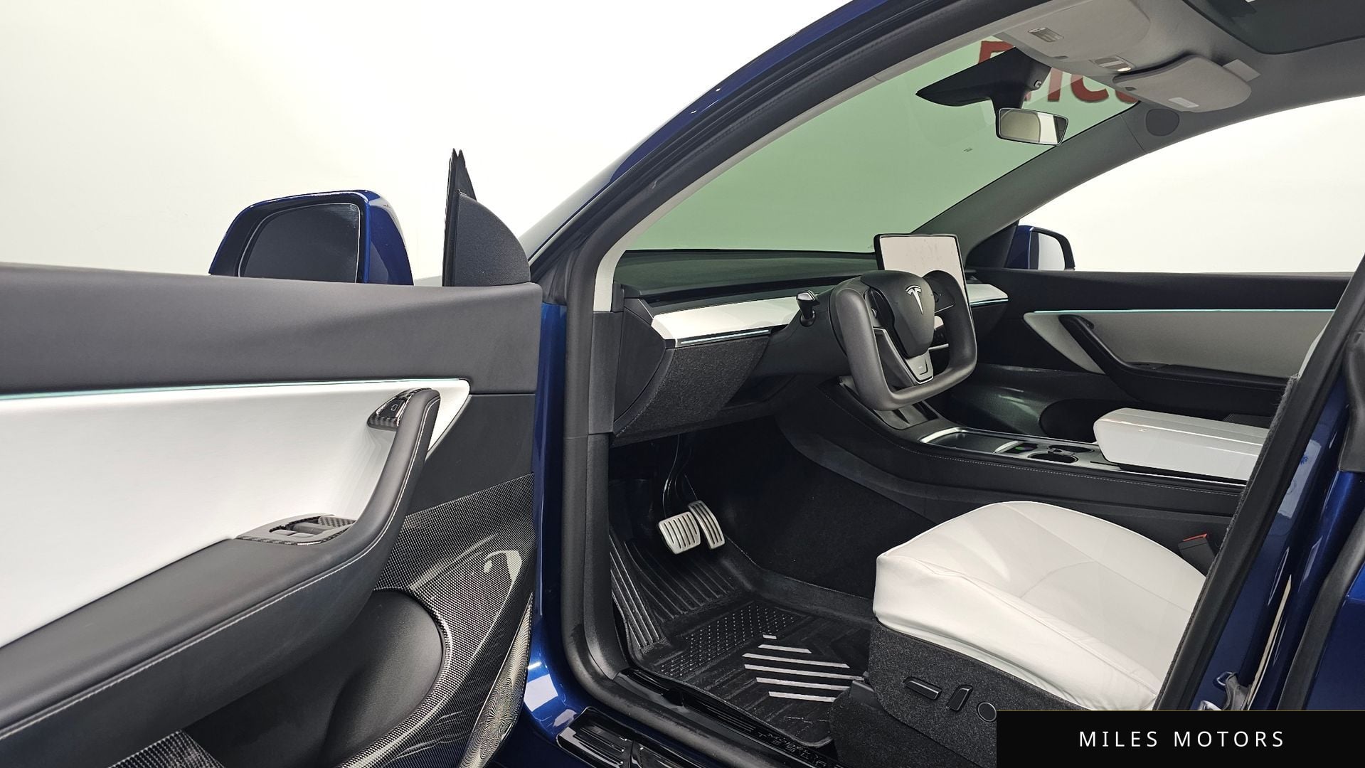 Tesla Model Y 2022 — миниатюра 11
