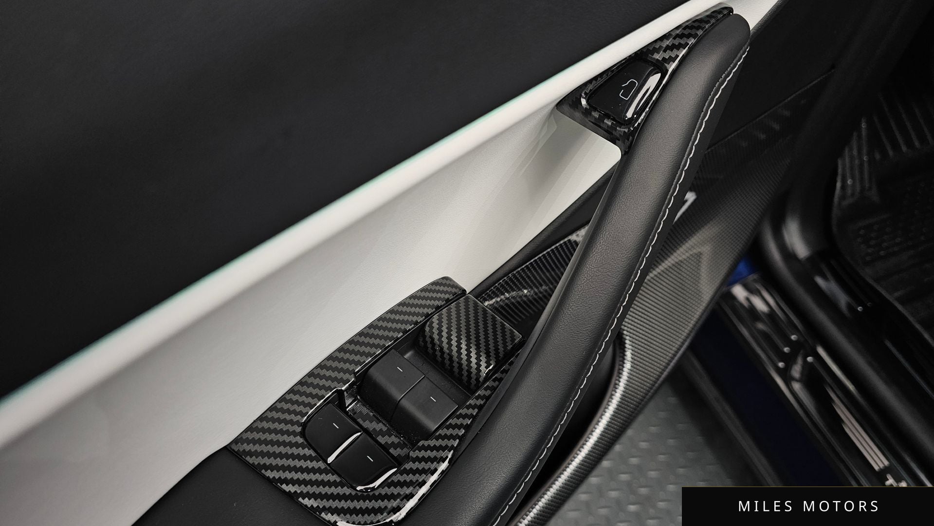Tesla Model Y 2022 — миниатюра 16