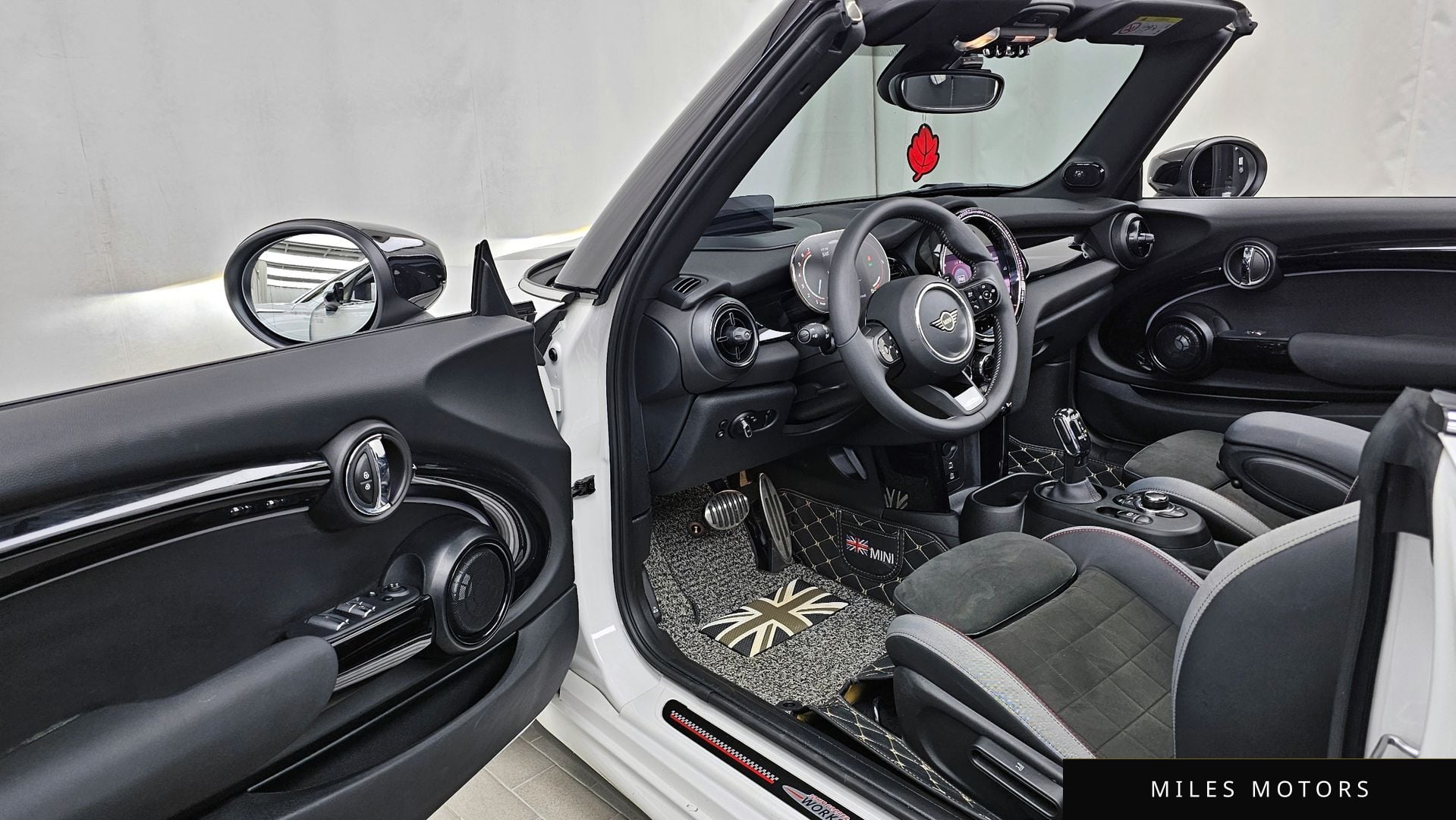 MINI Cooper Convertible 2023 — миниатюра 10