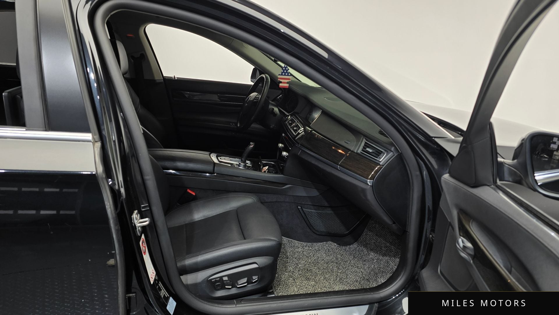 BMW 7 Series (F01) 2013 — миниатюра 11