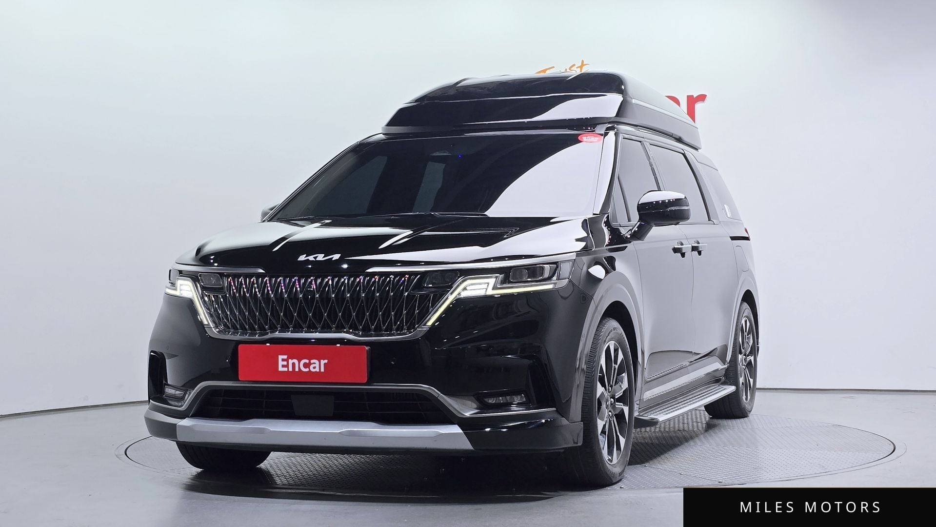 Kia Carnival 2023 — фото 1 из 12