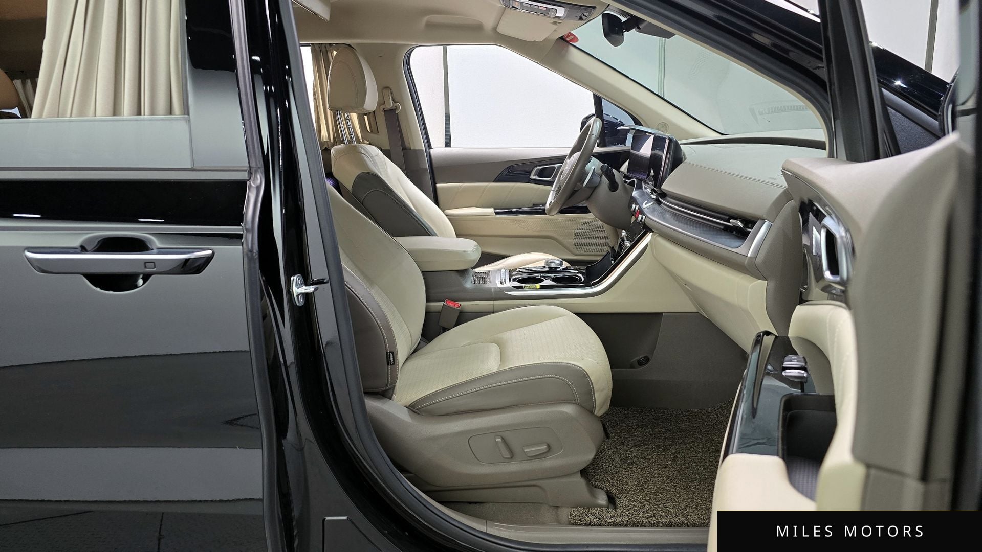 Kia Carnival 2023 — миниатюра 10