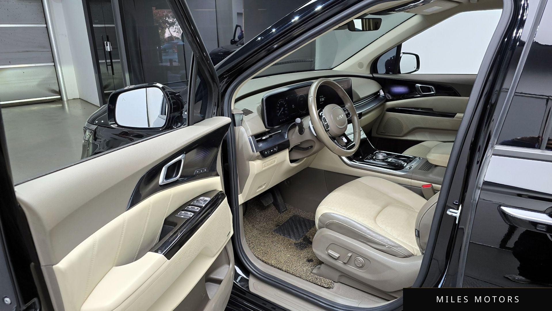 Kia Carnival 2023 — миниатюра 11