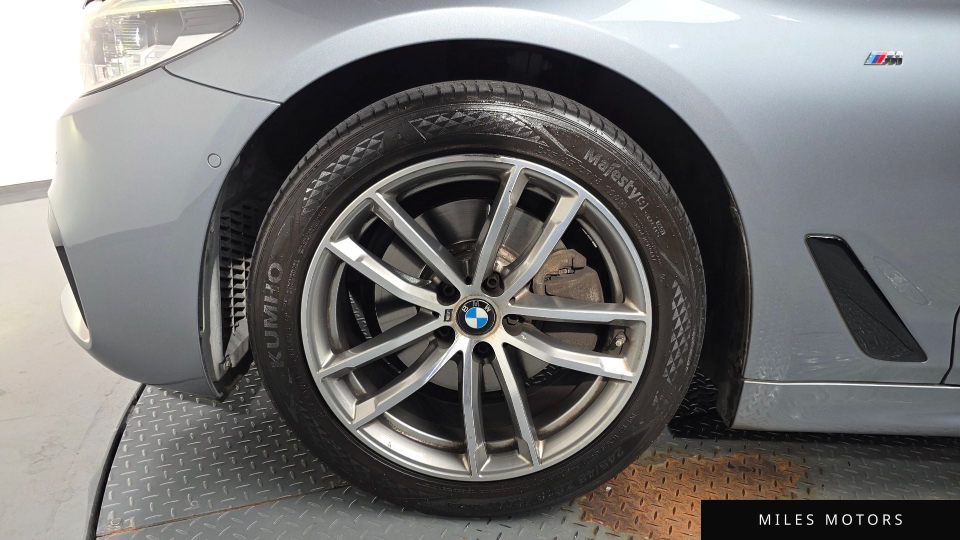 BMW 5 Series (G30) 2017 — миниатюра 4