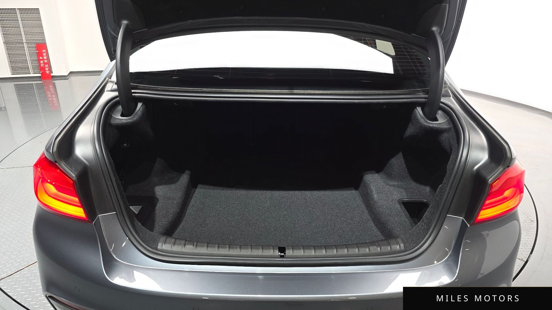 BMW 5 Series (G30) 2017 — миниатюра 20