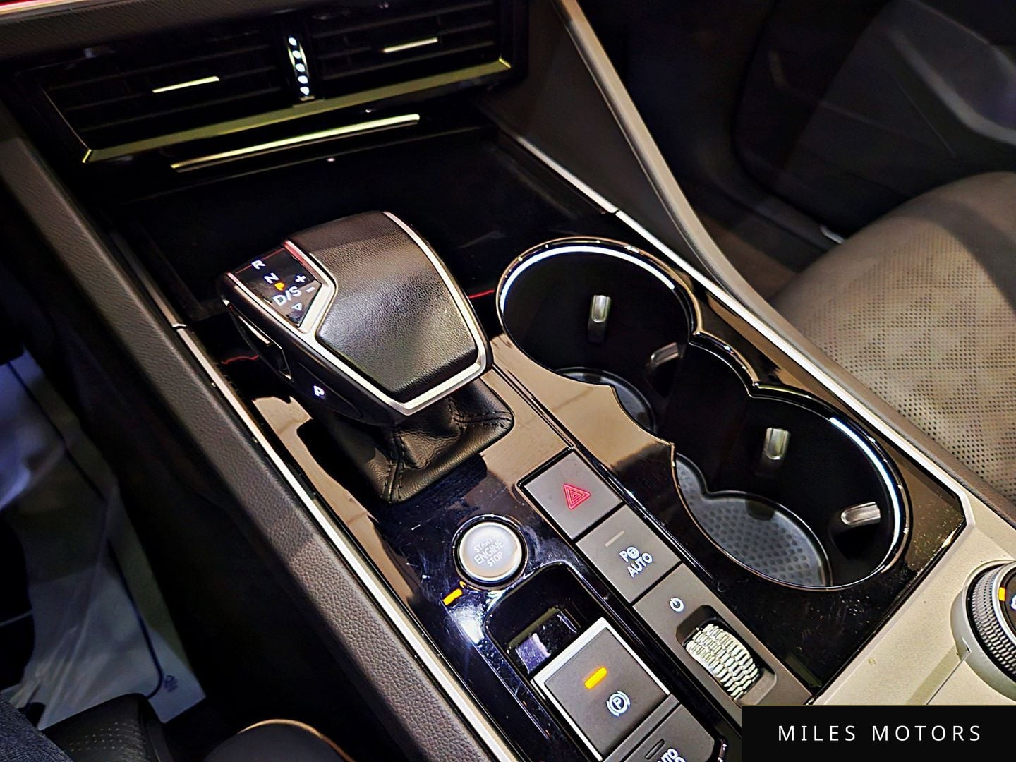 Volkswagen 투아렉 2023 — миниатюра 9