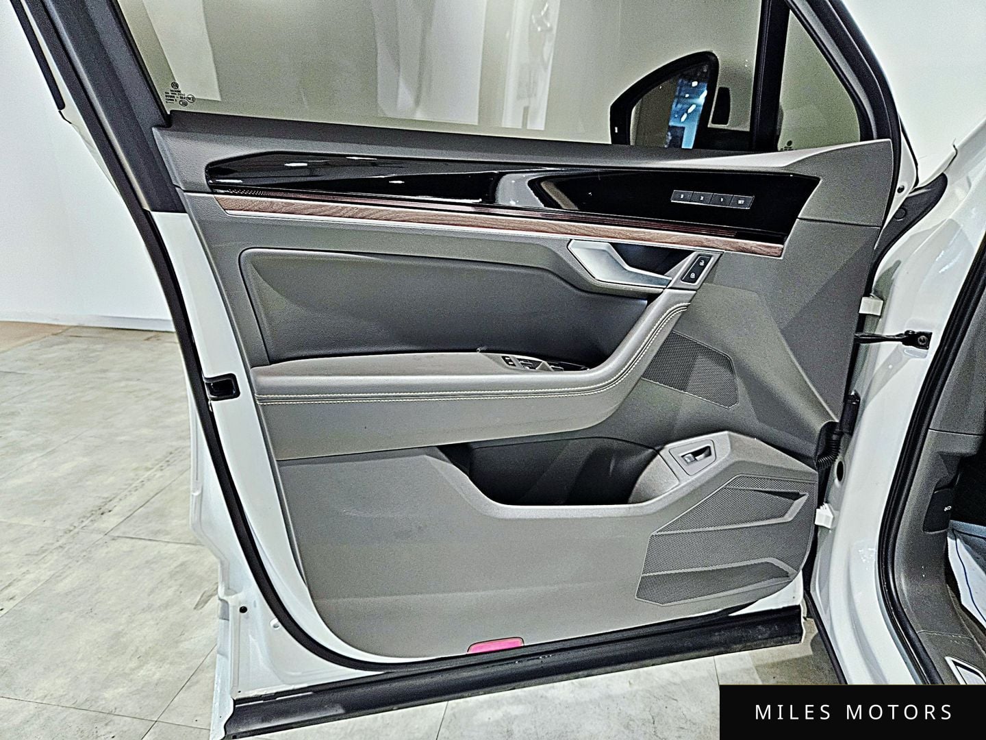 Volkswagen 투아렉 2023 — миниатюра 17