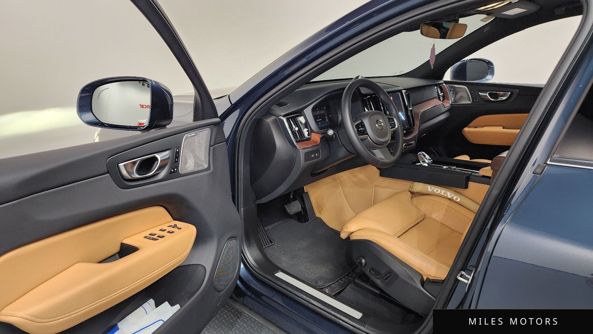 Volvo XC60 2025 — миниатюра 10