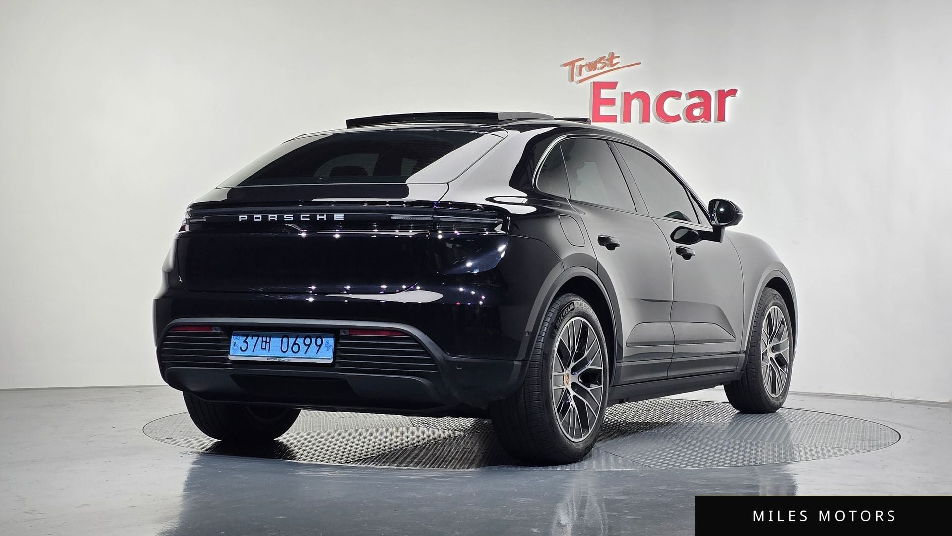 Porsche Macan 2025 — миниатюра 2