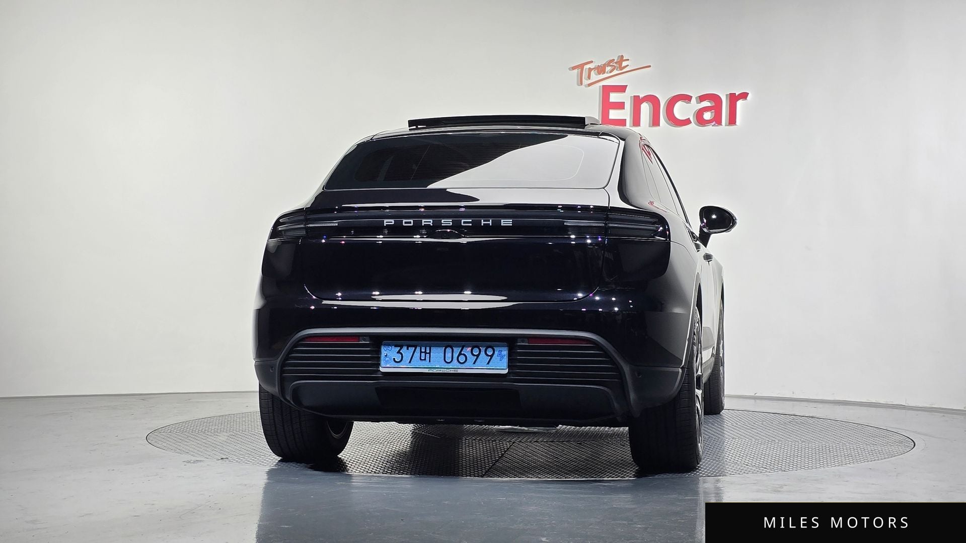 Porsche Macan 2025 — миниатюра 4