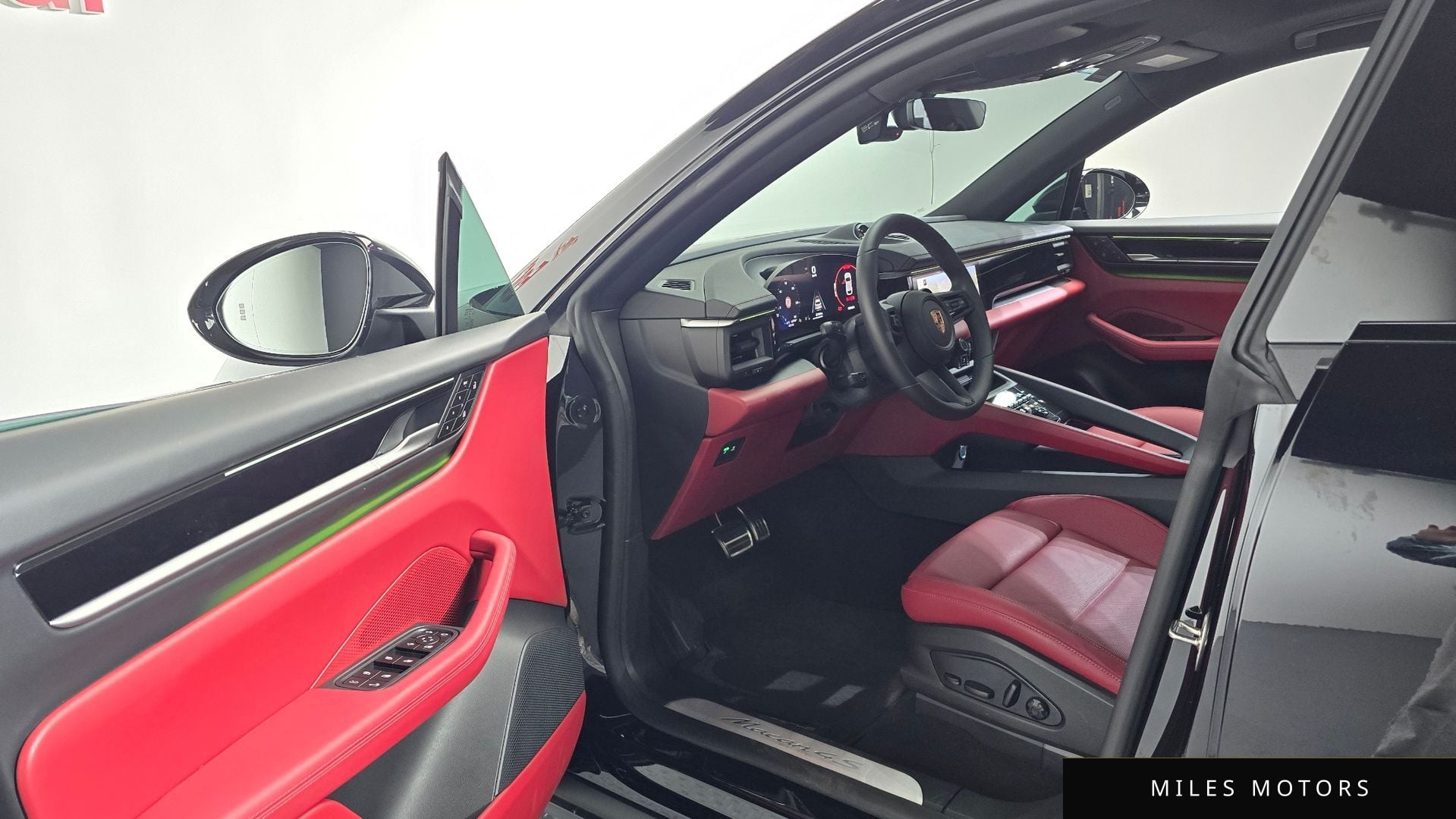 Porsche Macan 2025 — миниатюра 10