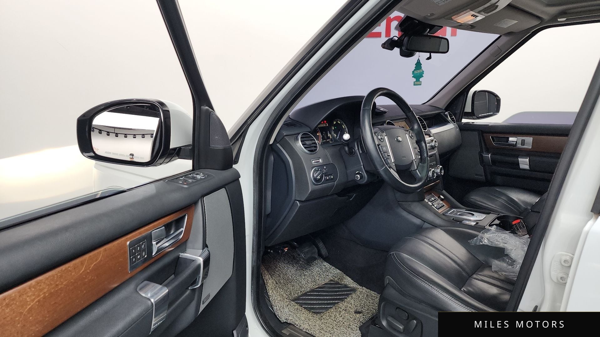 Land Rover Discovery 2016 — миниатюра 10