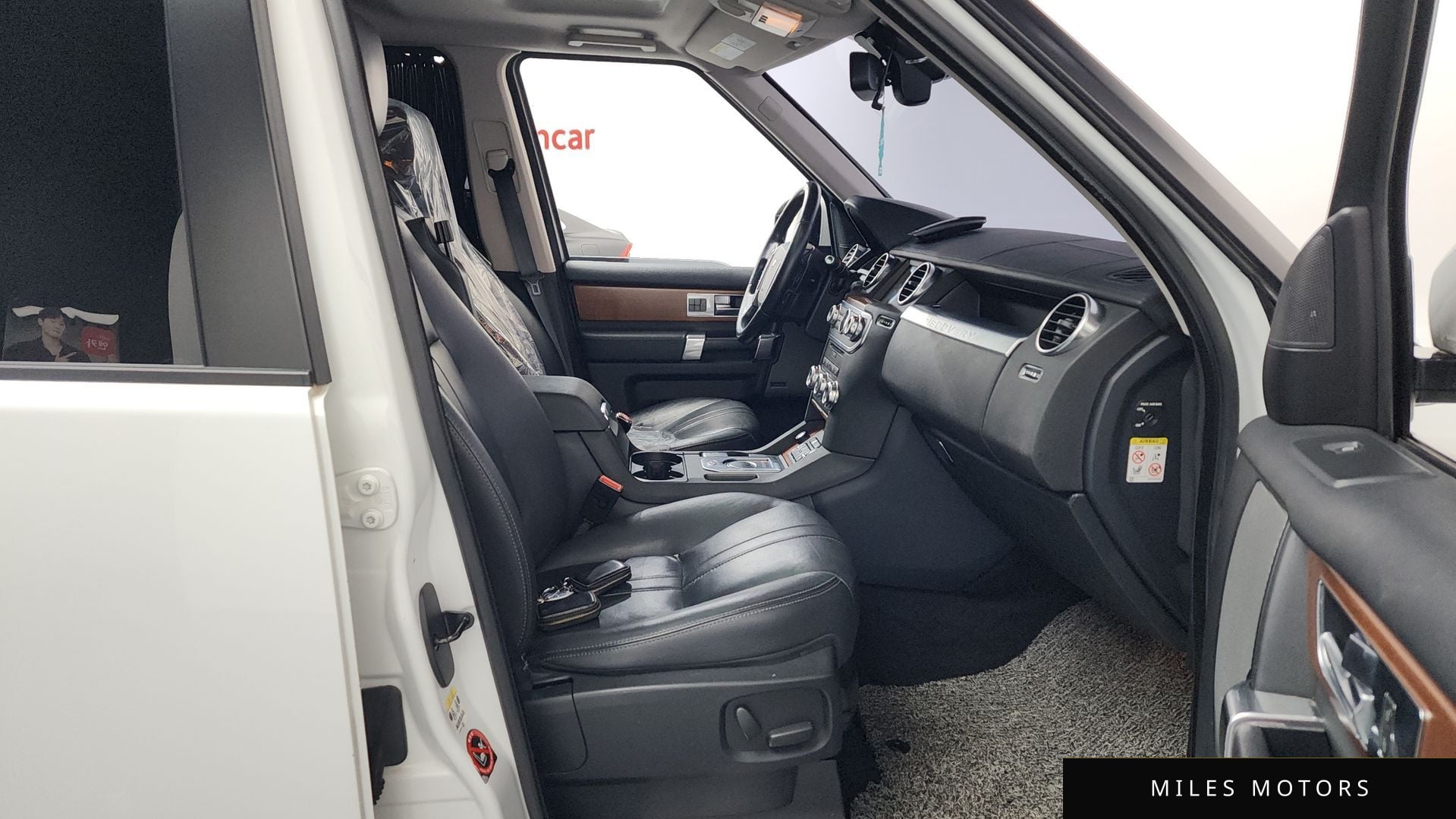 Land Rover Discovery 2016 — миниатюра 11