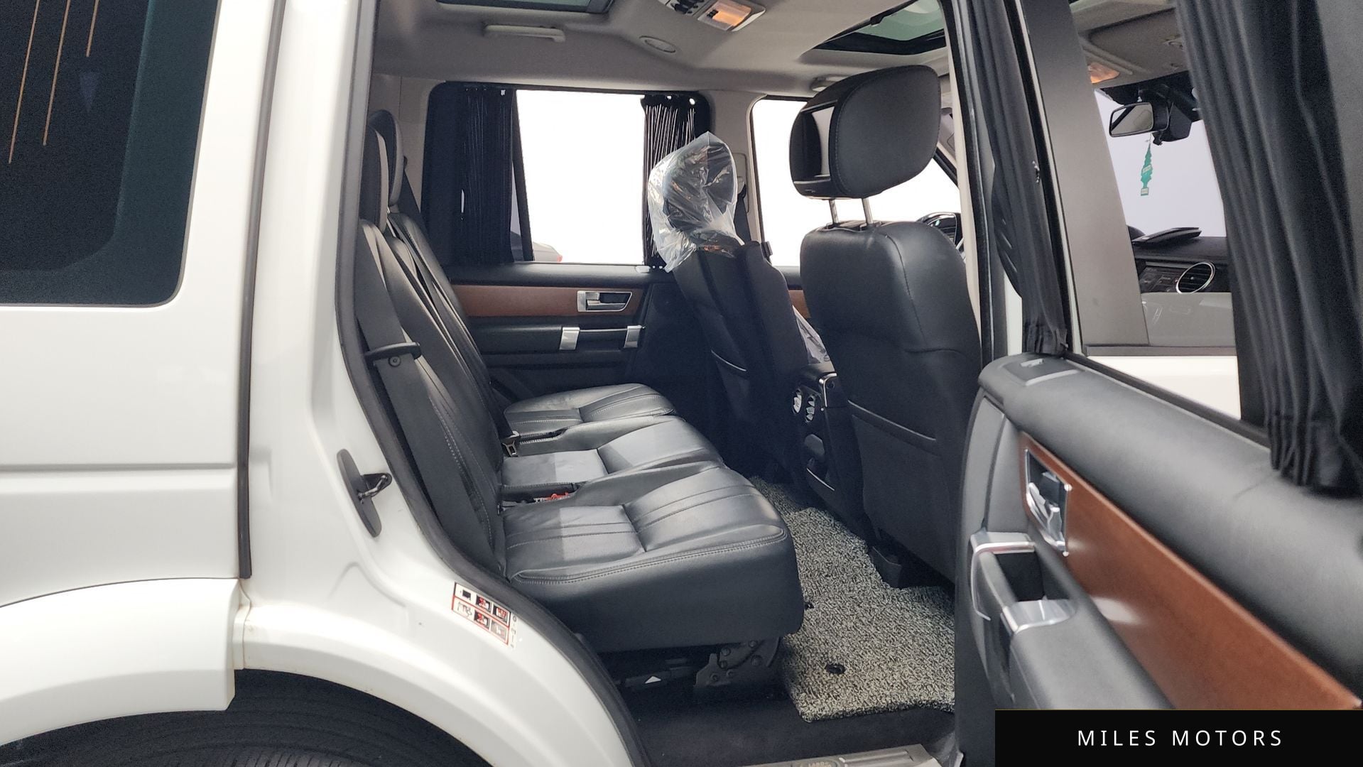 Land Rover Discovery 2016 — миниатюра 12