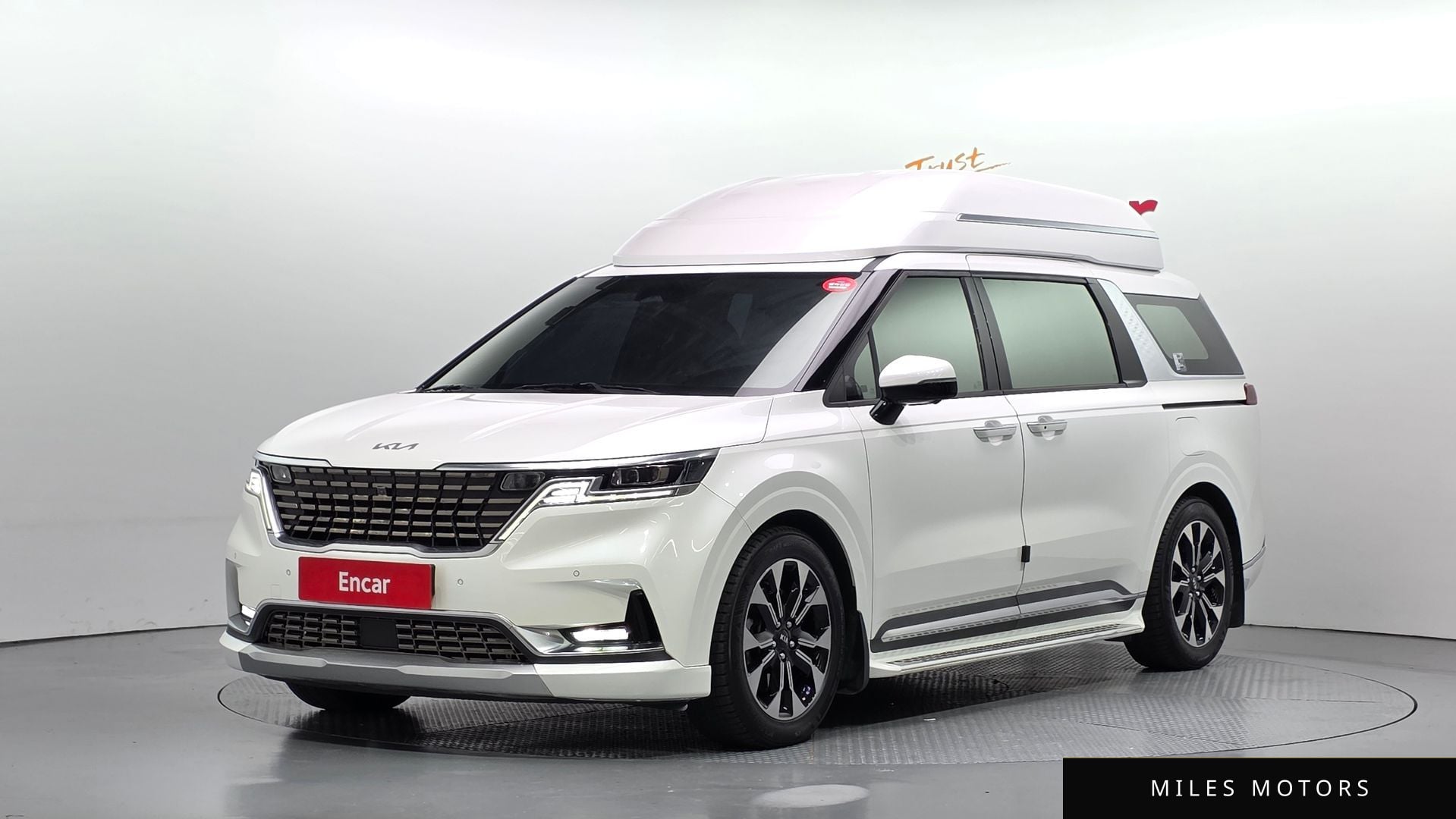 Kia Carnival 2021 — фото 1 из 12