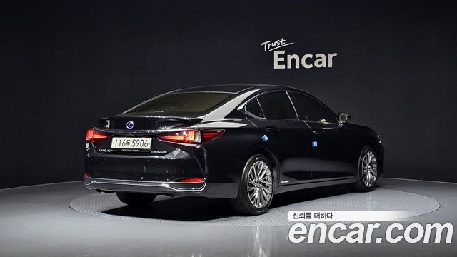 Лексус ES300h 2022 — миниатюра 2