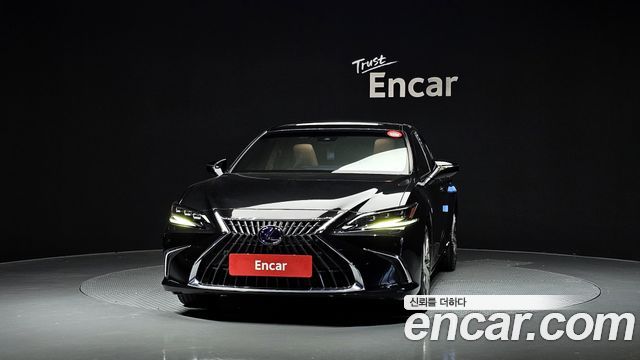 Лексус ES300h 2022 — миниатюра 3