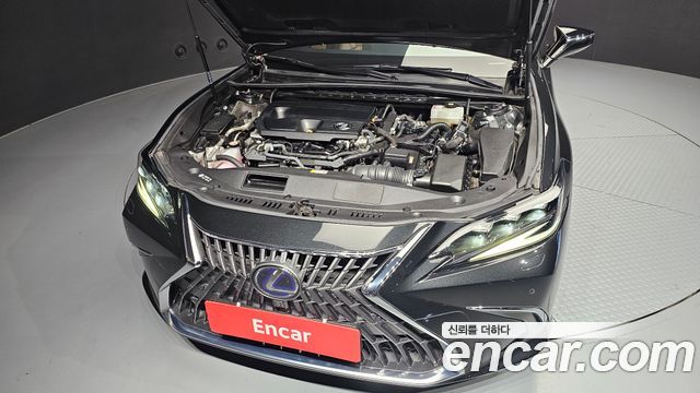 Лексус ES300h 2022 — миниатюра 6