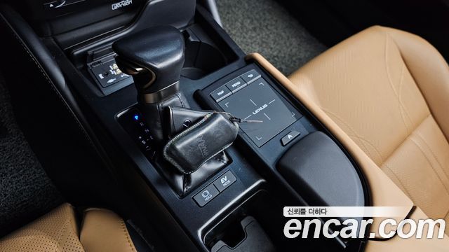 Лексус ES300h 2022 — миниатюра 9