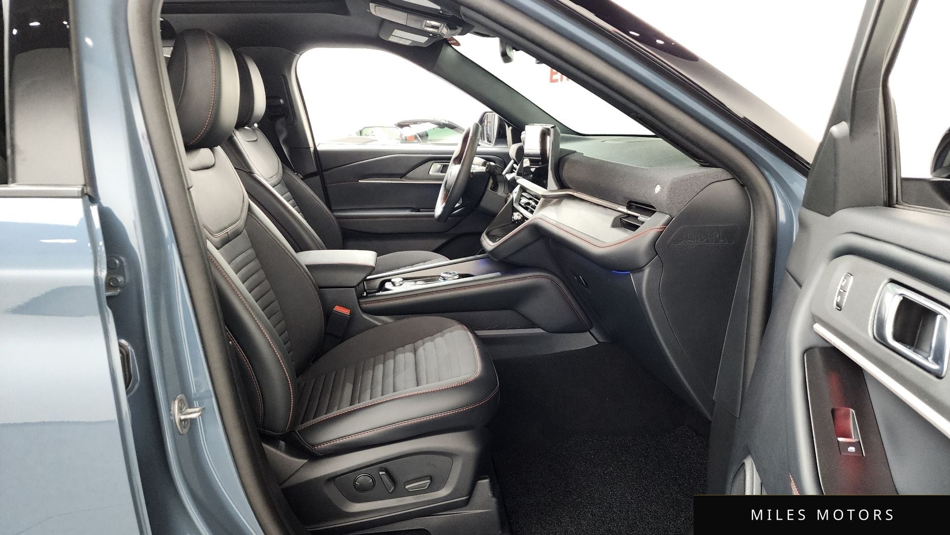 Ford Explorer 2025 — миниатюра 11