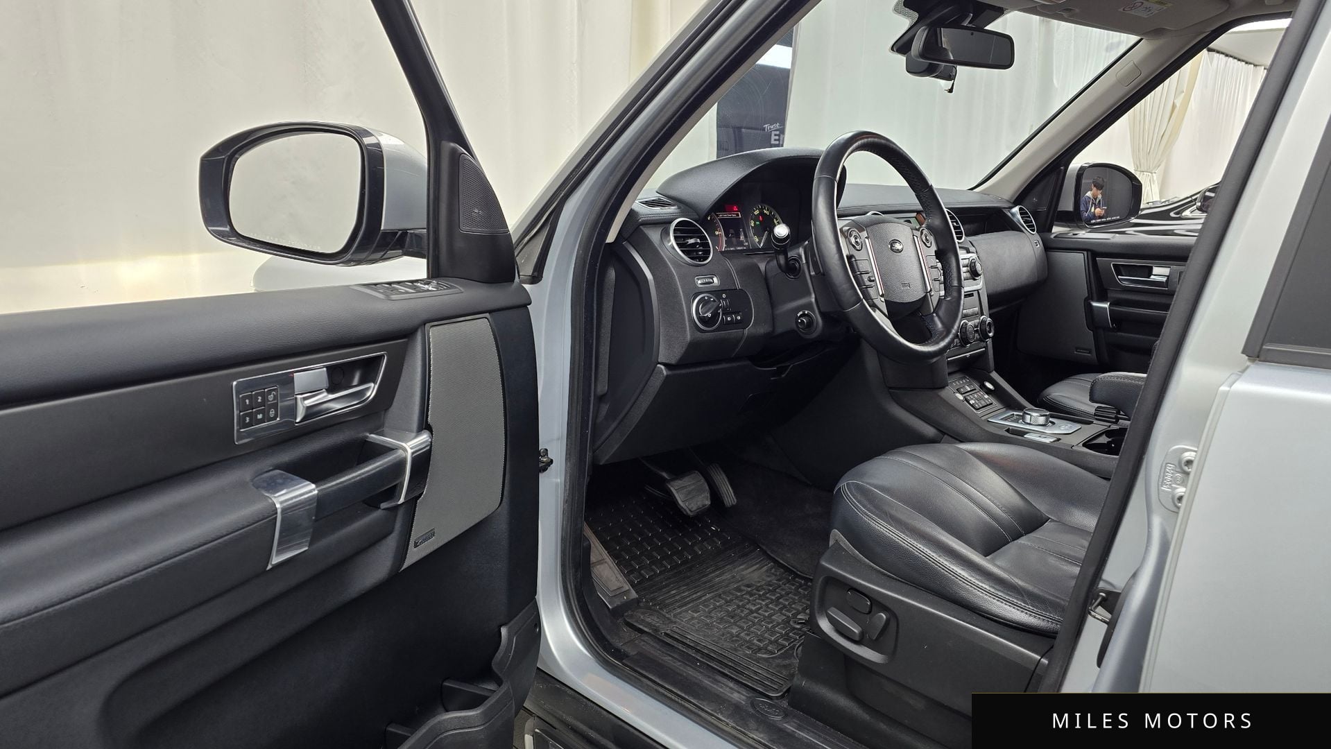 Land Rover Discovery 2014 — миниатюра 10
