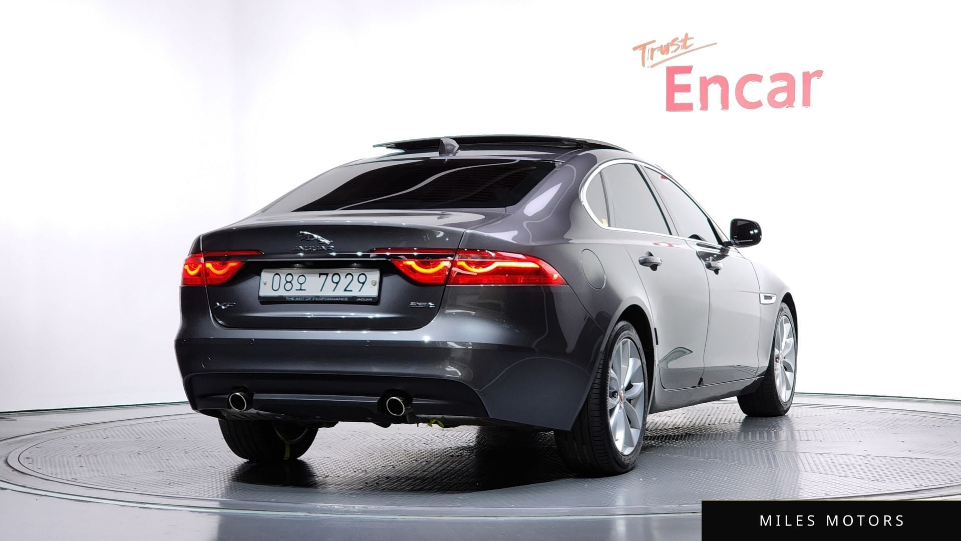 Jaguar XF (X260) 2019 — миниатюра 2