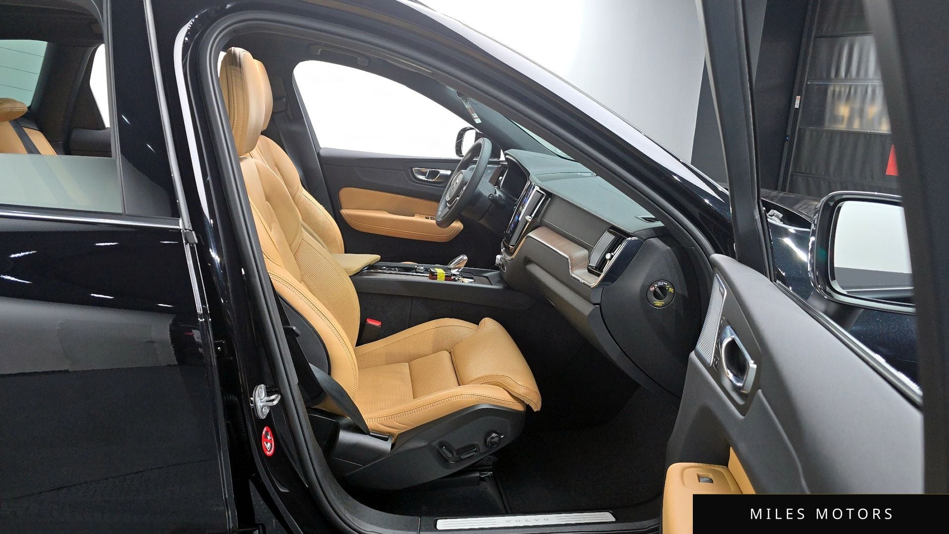 Volvo XC60 2022 — миниатюра 10