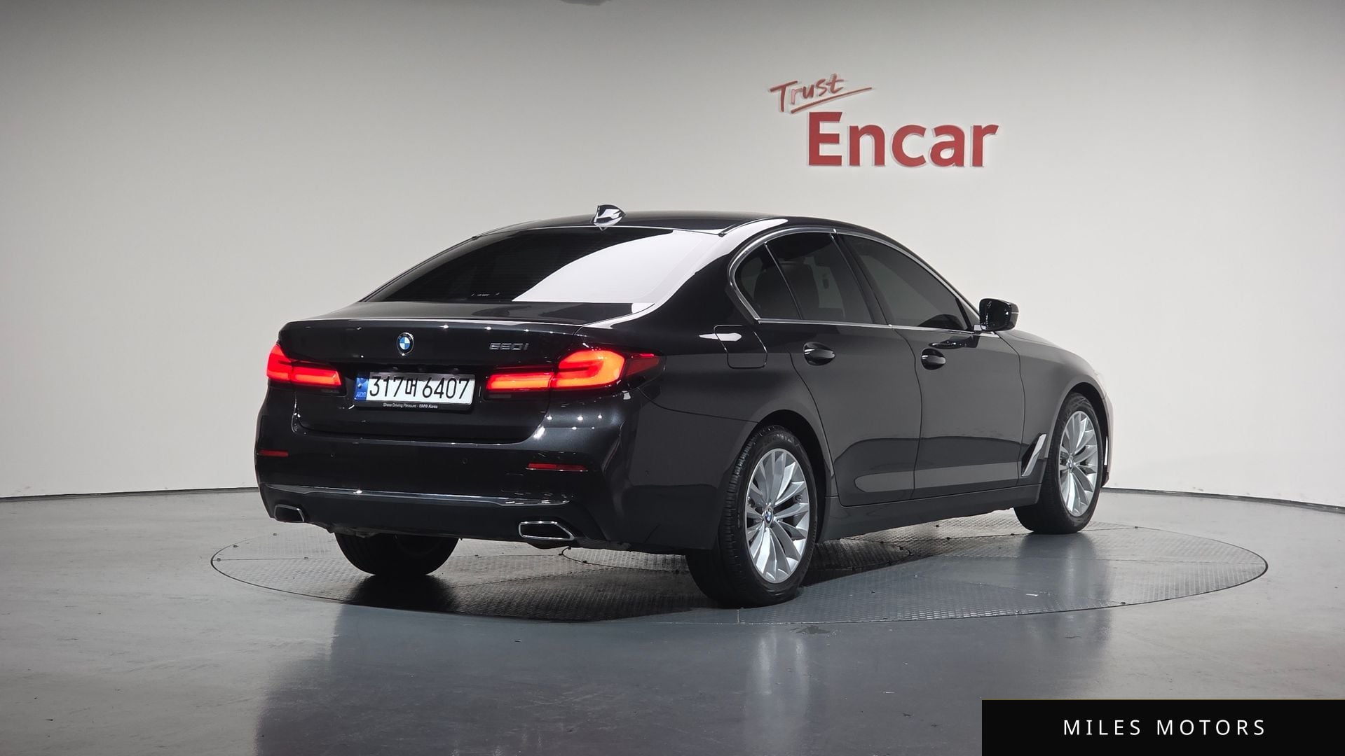BMW 5 Series (G30) 2023 — миниатюра 2